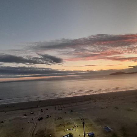 Apartamentos Na Praia Do Gonzaga Frente Mar Com Estacionamento 산토스 외부 사진